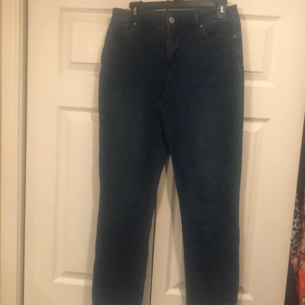 Bandolino size 6, Amy cut Jeans - 73% cotton, 25% polyester, 2% Elastane